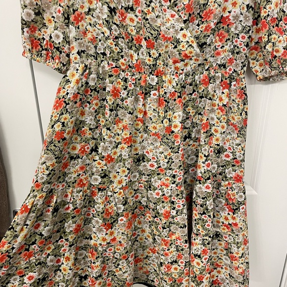 Designer empire waist floral dress. Perfect for spring & summer! - Picture 2 of 6